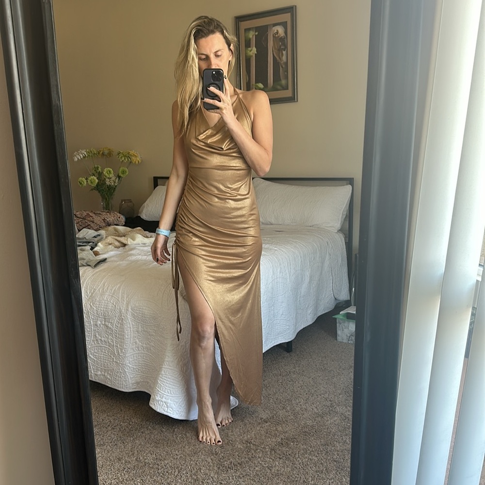 Backless dress